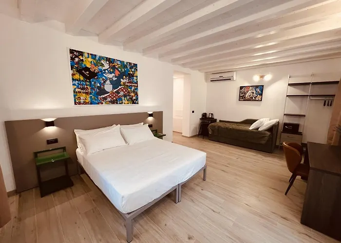 5 Terre Hub Suite 1