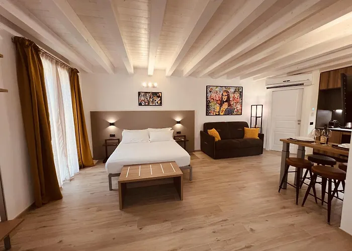 5 Terre Hub Suite 1