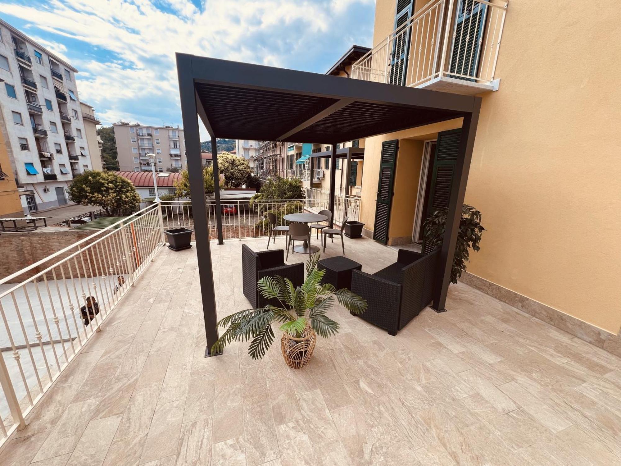 Apartment 5 Terre Hub 1 *