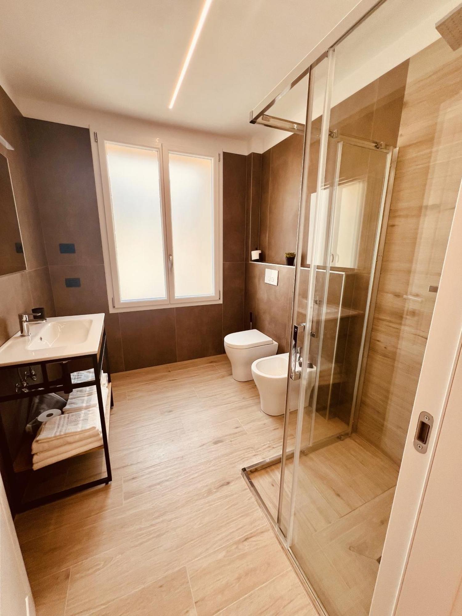 Apartment 5 Terre Hub 1 *